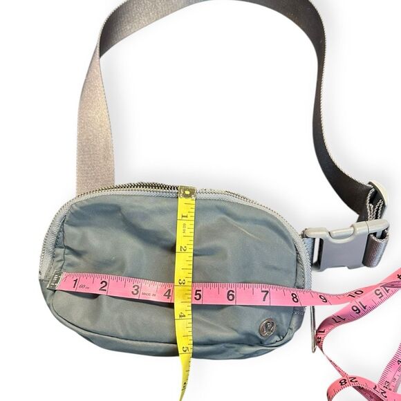 LULULEMON Everywhere Belt Bag 1L in Chambray - Picture 5 of 9